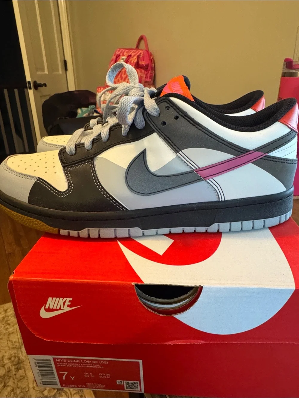 Nike Dunk Low SE (GS) Size 7Y